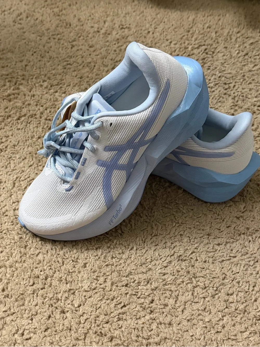 Asics Novablast 6 Women’s White and Light Blue Running Sneakers NEW size 7